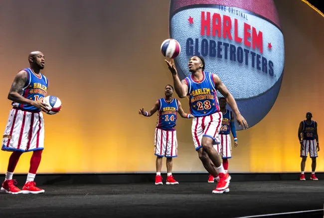Basketball performers entertaining World Gas Conference attendees