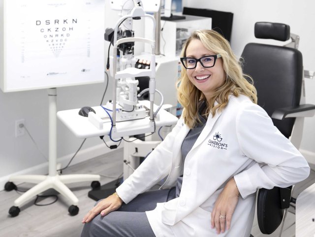 Professional photo of Jessica Cameron, Opthalmologist was taken by DChFOTO